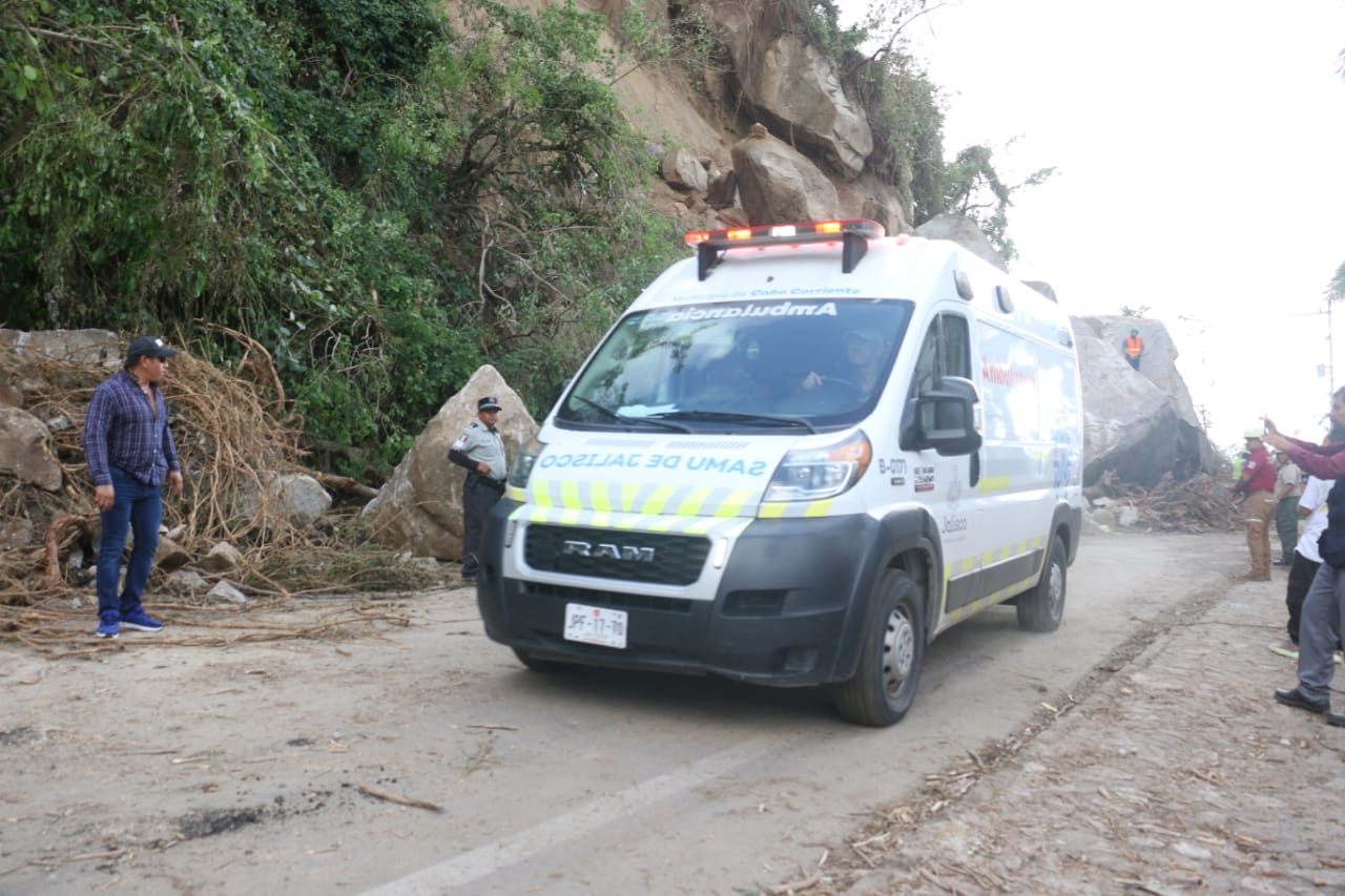 Abren un carril en la carretera federal 200 hacia Mismaloya