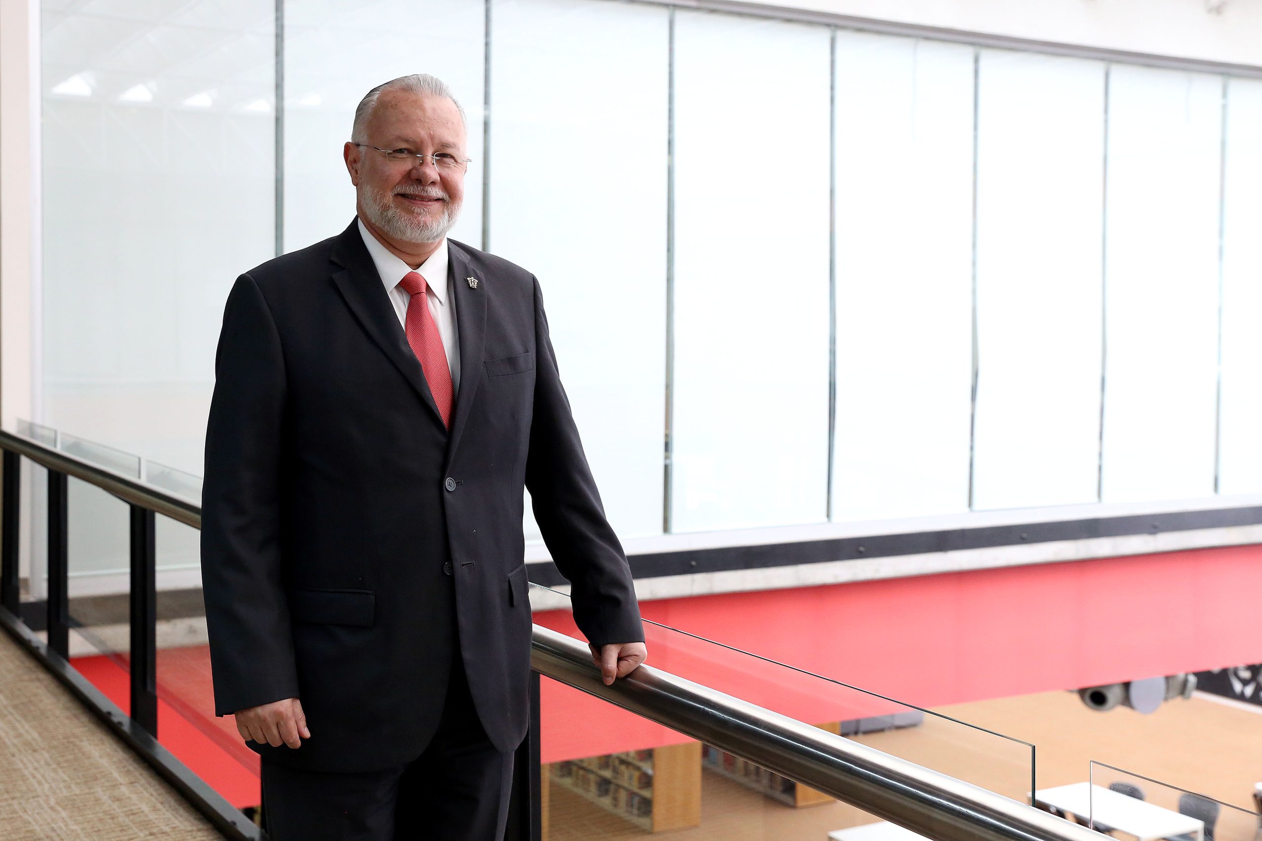 Nombran a José Trinidad Padilla López como nuevo Presidente de la Fundación Universidad de Guadalajara