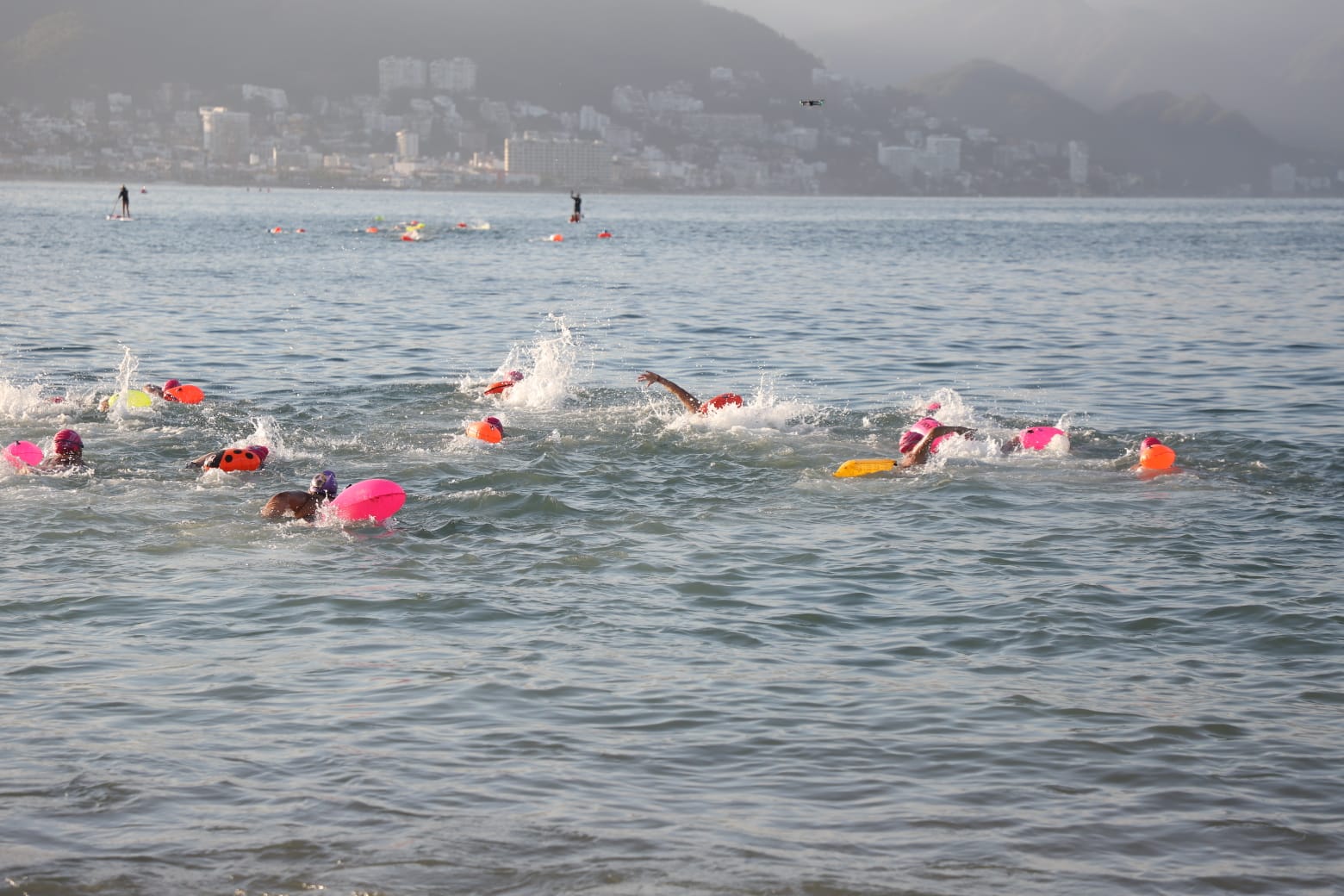 Gran éxito 1ª edición del evento de Aguas Abiertas ‘Cruce Vallarta’