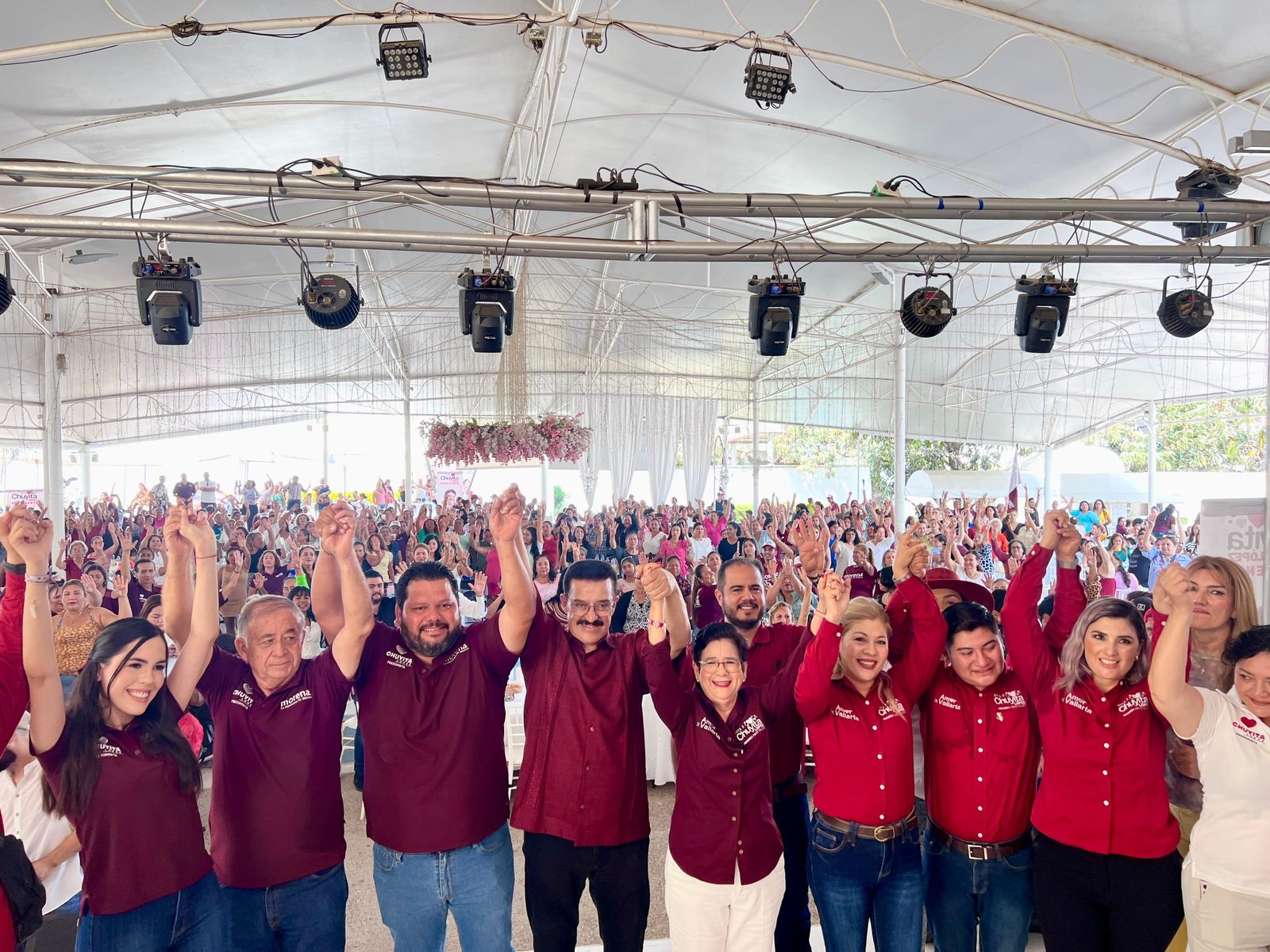 Festeja Chuyita López con miles de mamás en Puerto Vallarta