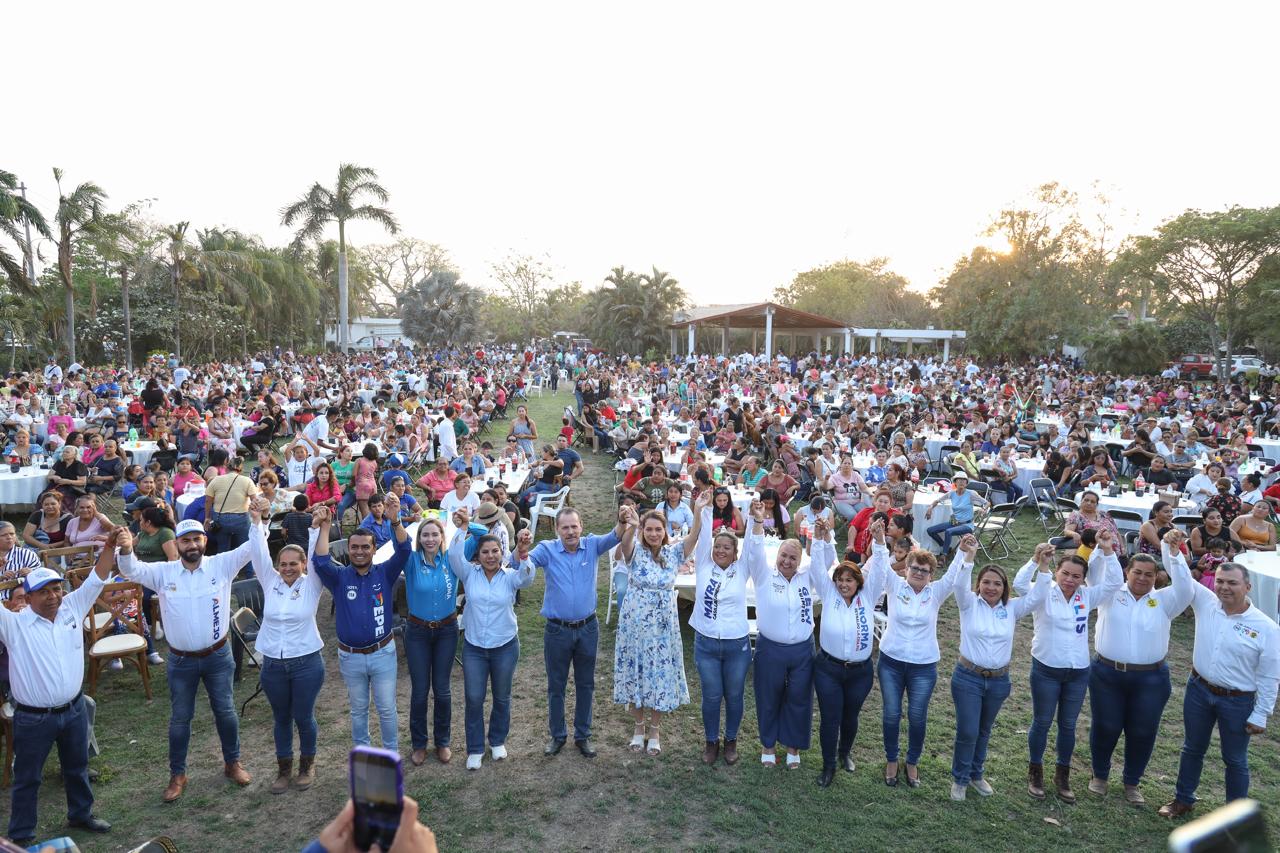“Mi corazón y compromiso es con Bahía de Banderas”: Jaime Cuevas acompañado por 2 mil 500 mamás