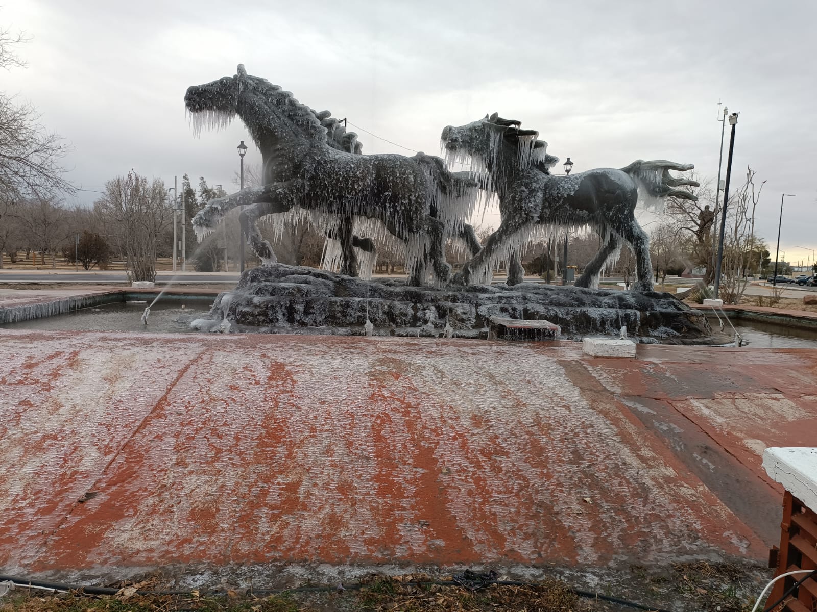 Fuertes nevadas y aguanieves paralizan el norte de México