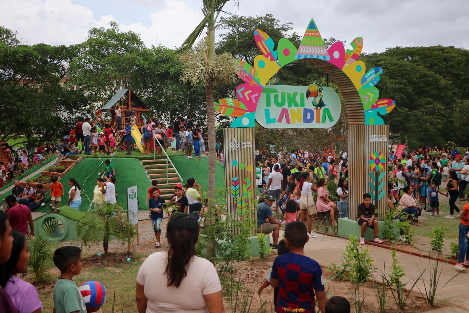 Vecinos del Palmar del Progreso celebran la inauguración de su nuevo Parque Tukilandia