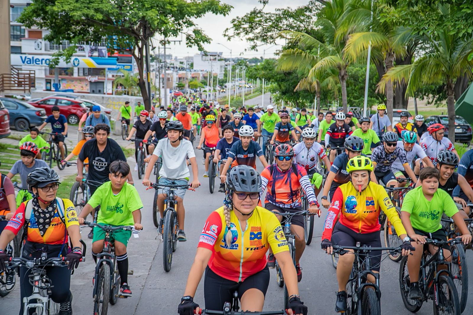 Más de mil personas se unieron a la rodada ciclista por la paz en Vallarta