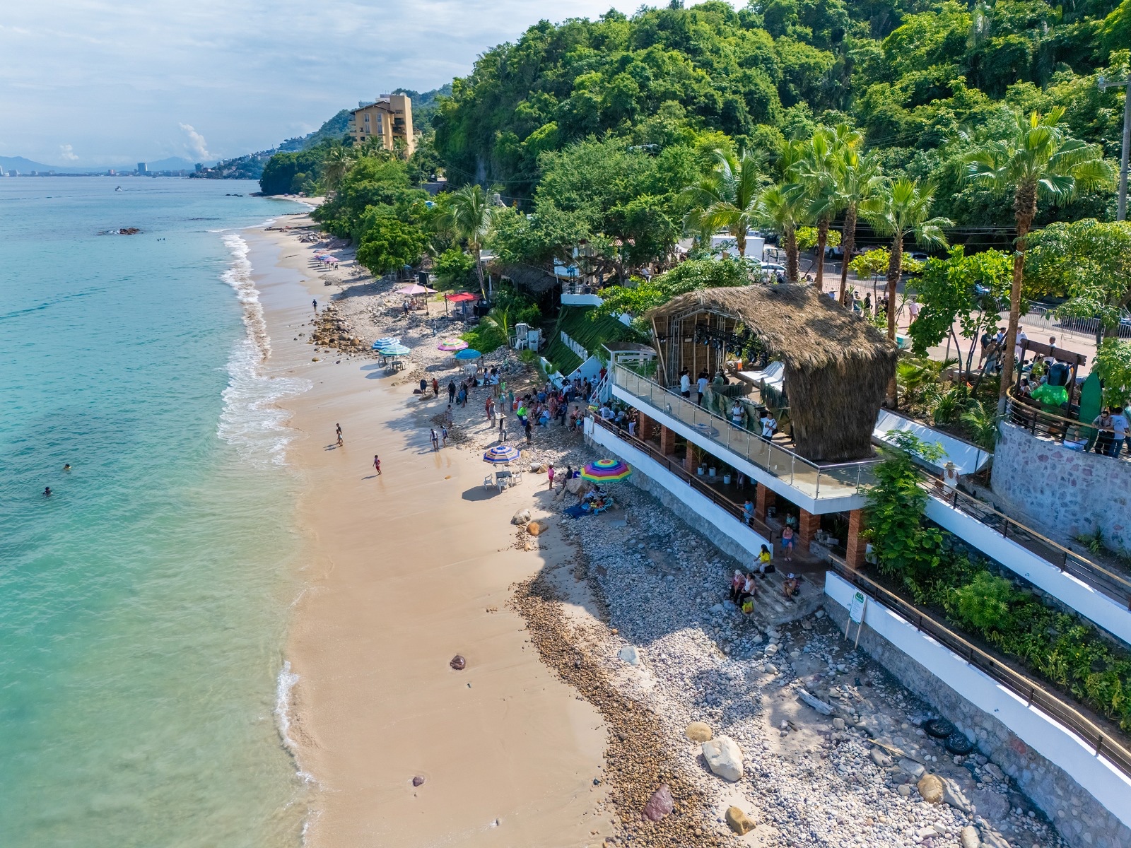 Inaugura Munguía el primer club de playa público en Palmares