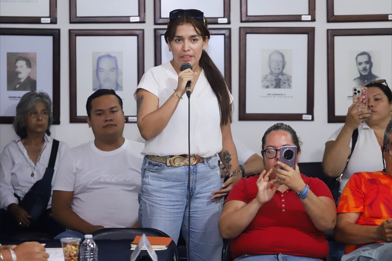 Luis Munguía dialoga con representantes de la ciudadanía por temas de agua y parquímetros