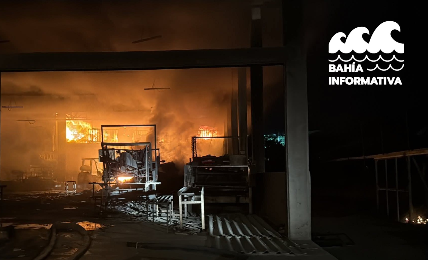 Se incendia empacadora en Tomatlán; no se reportan lesionados