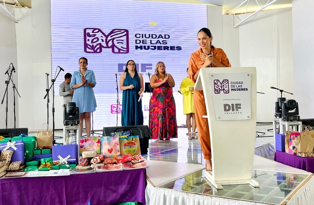 Celebra DIF a los adultos mayores con la “Cana al Aire”