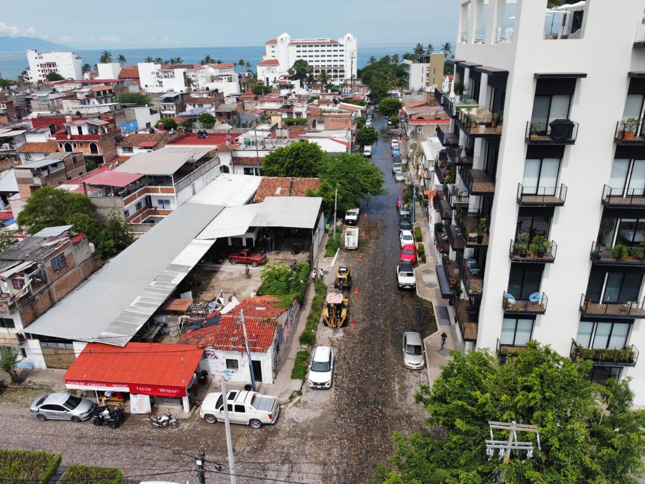 Inician trabajos para canalizar aguas subterráneas en la calle Guatemala