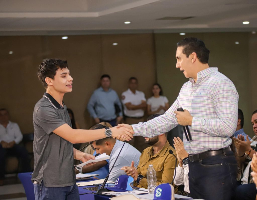 Héctor Santana reafirma compromiso con el pueblo de Bahía de Banderas en su Rendición de Cuentas Semanal