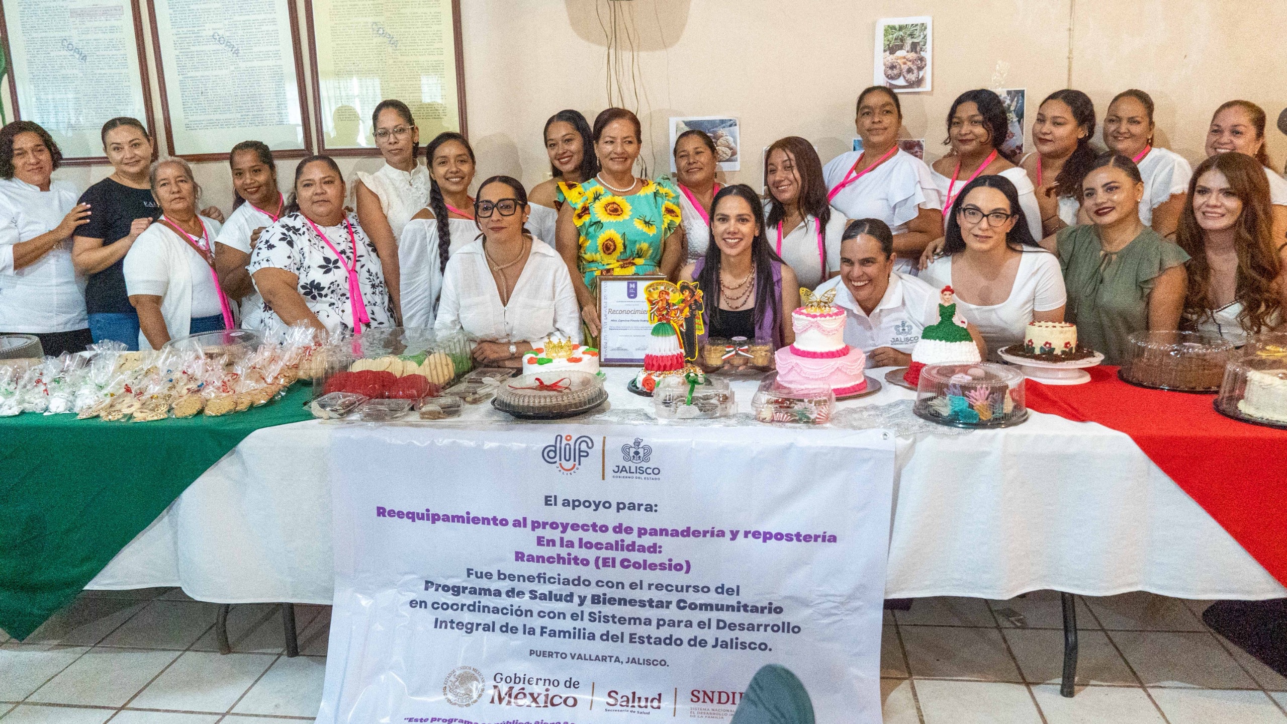 Impulsa DIF talleres de repostería en el Ranchito y Tebelchía