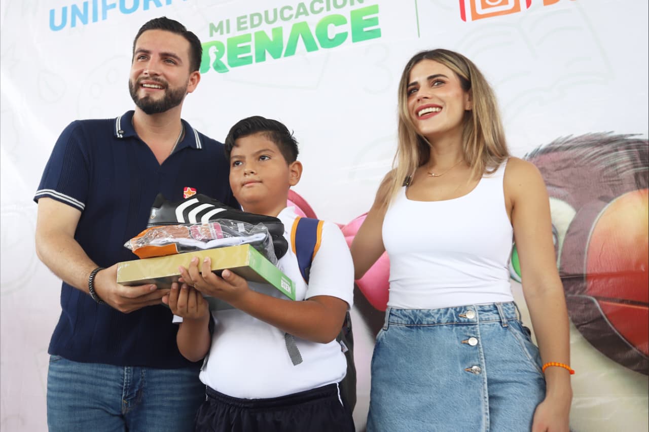 Concluye primera etapa de entrega de paquetes escolares en Vallarta