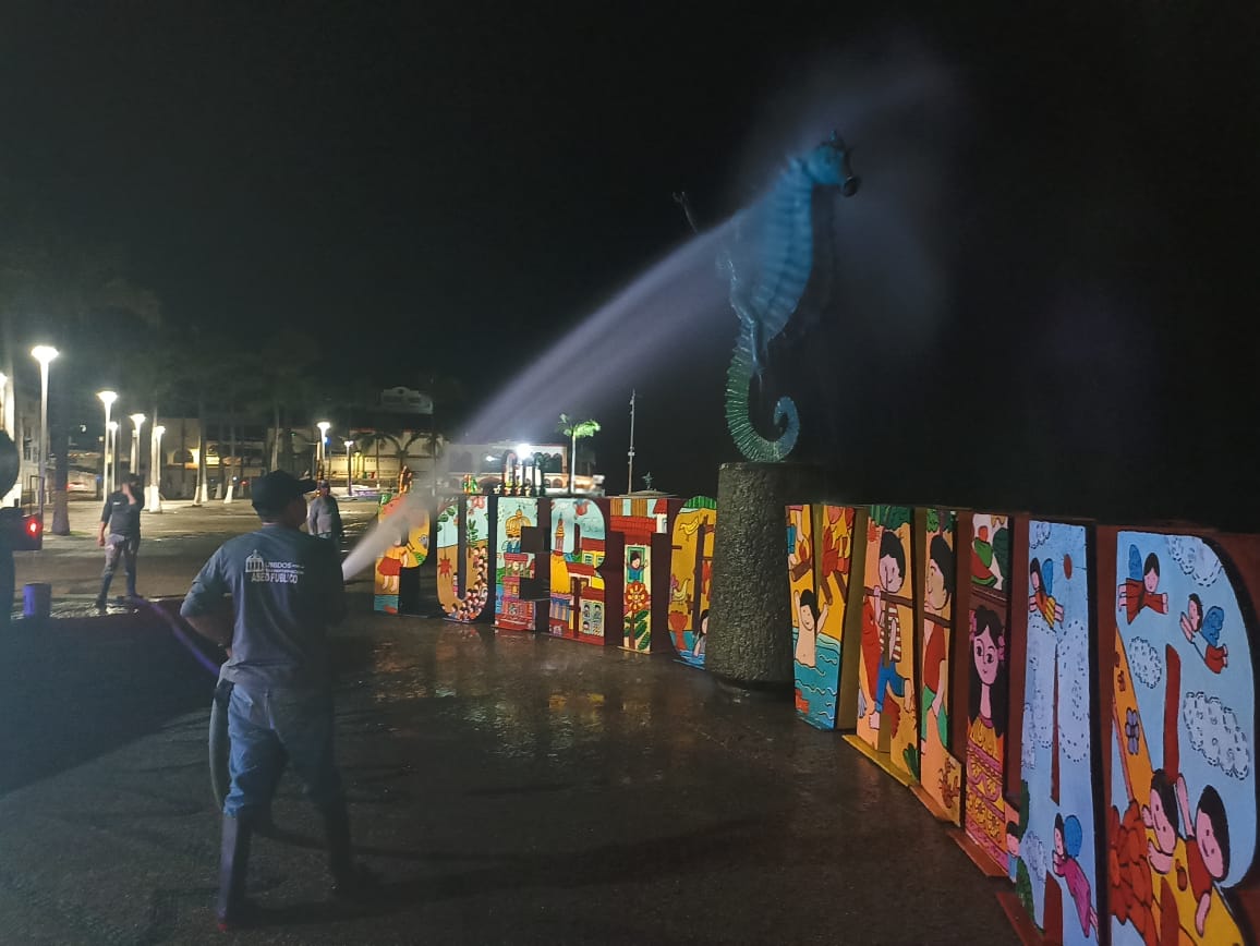 Puerto Vallarta engalana sus espacios públicos para las Fiestas Patrias