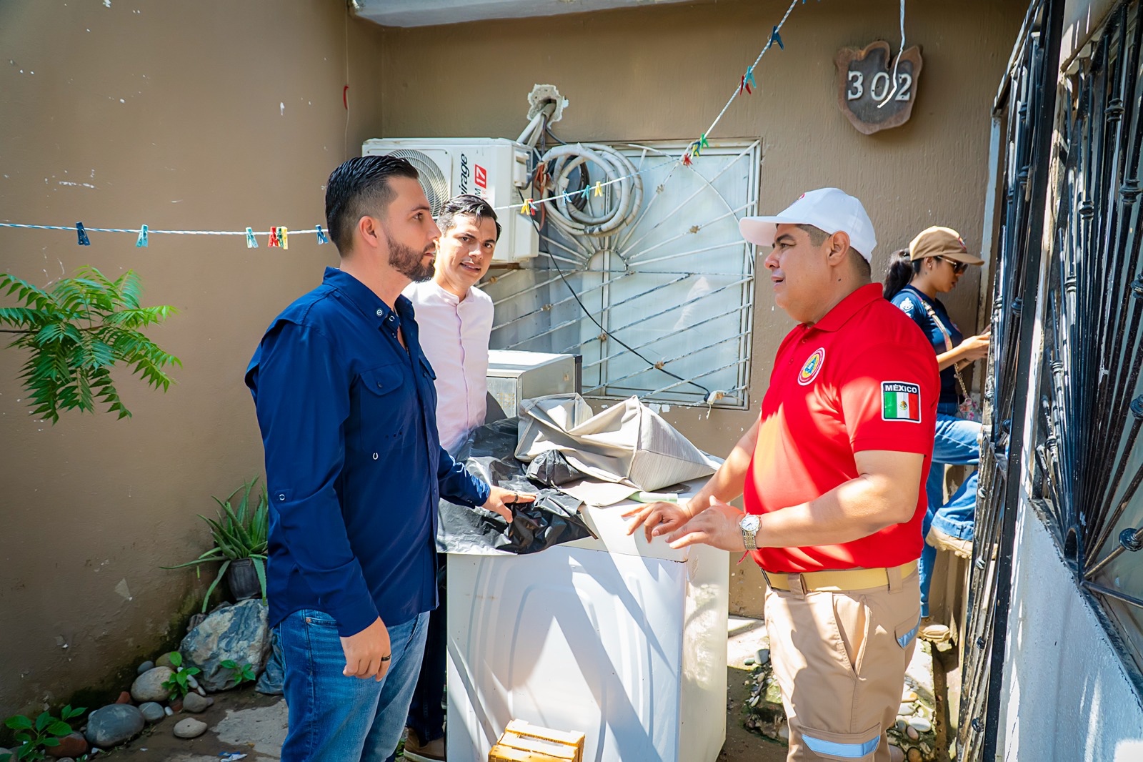 Estamos con ustedes: Luis Munguía supervisa daños en Ixtapa por fuerte lluvia