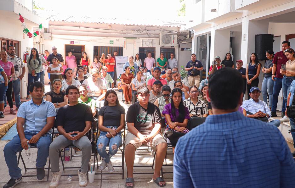 Héctor Santana respalda a trabajadores sindicalizados del SUTSEM,con becas para sus hijos