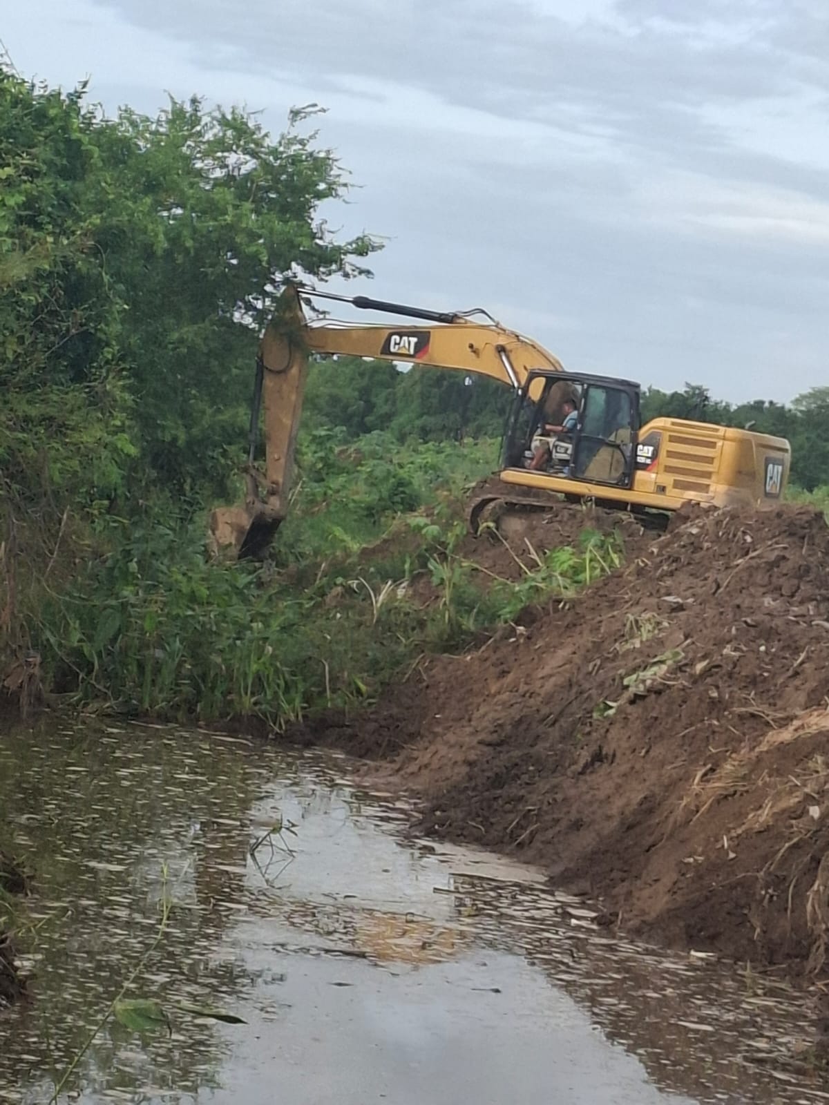 Fomento Agropecuario desazolva canales y arroyos en tiempo record
