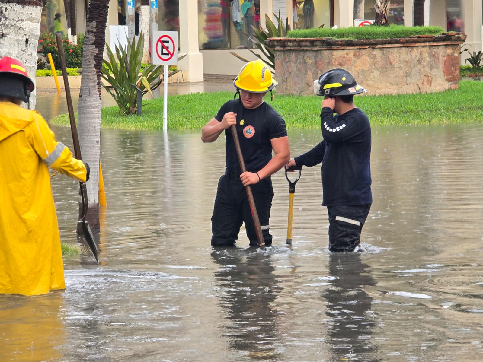 Gobierno del Bien atiende de inmediato afectaciones por lluvias en Vallarta