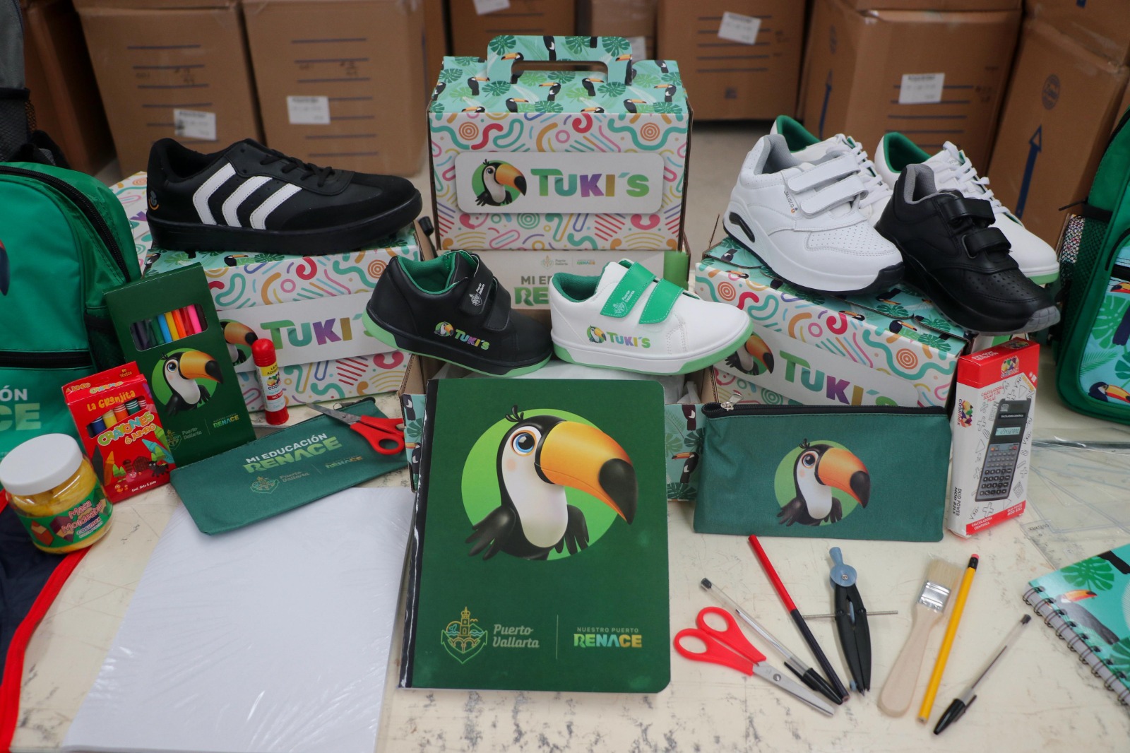 Luis Munguía anuncia entrega de más de 33 mil paquetes escolares en Vallarta