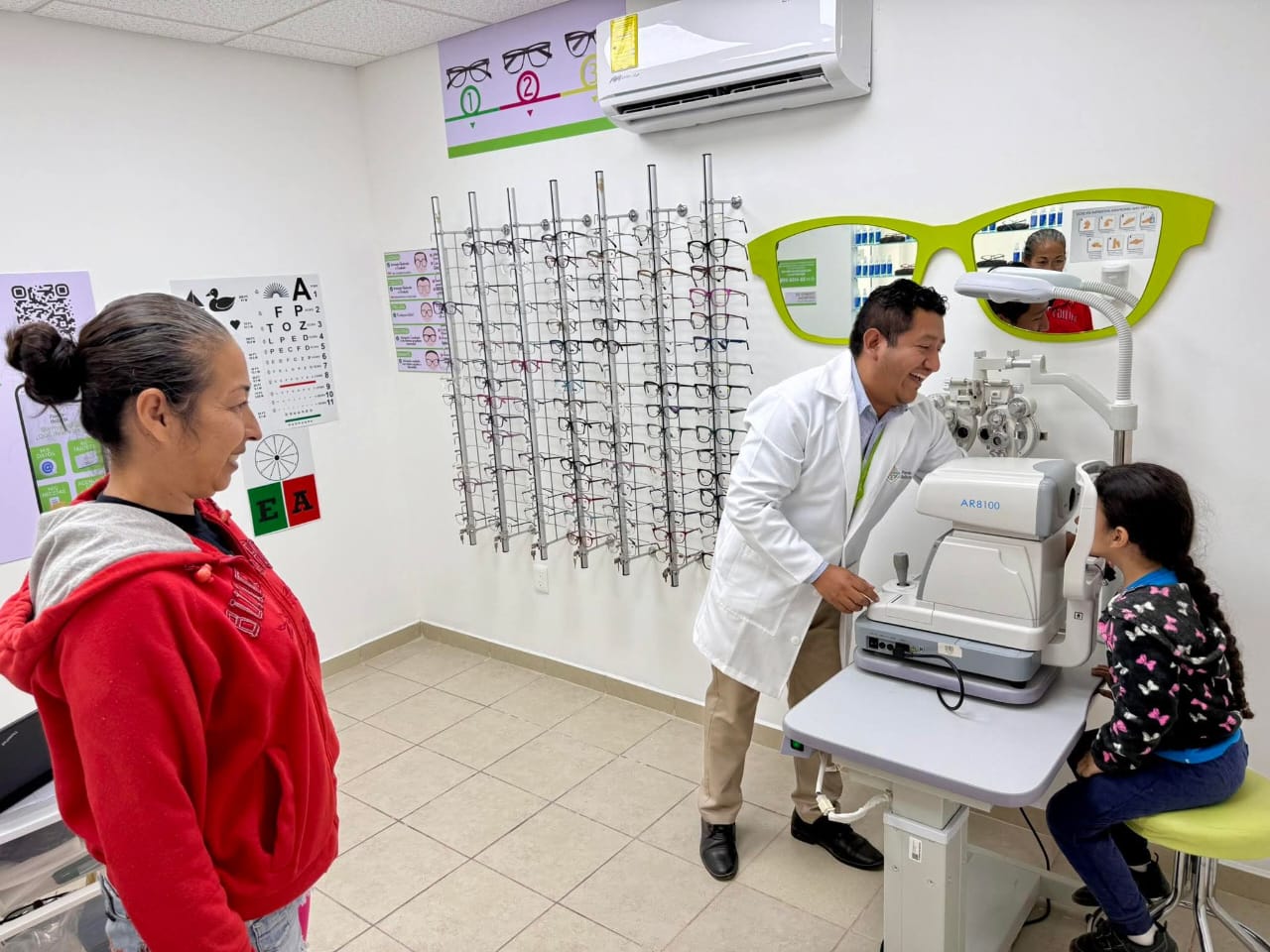 ¡Ven por tus lentes gratuitos este regreso a clases con el Dr. Tucán!