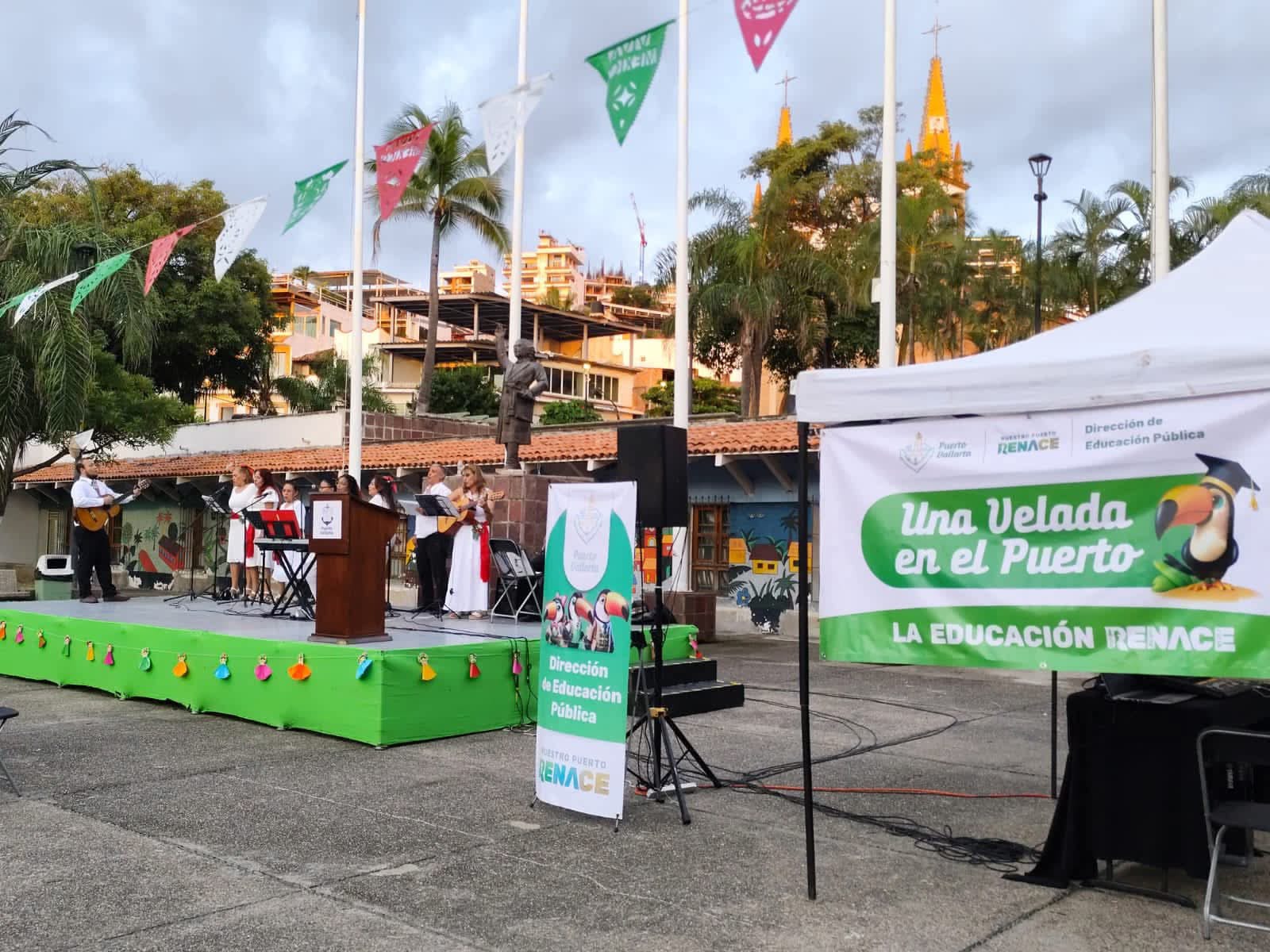El Gobierno de Munguía celebró la excelencia educativa en "Una Velada en el Puerto'"