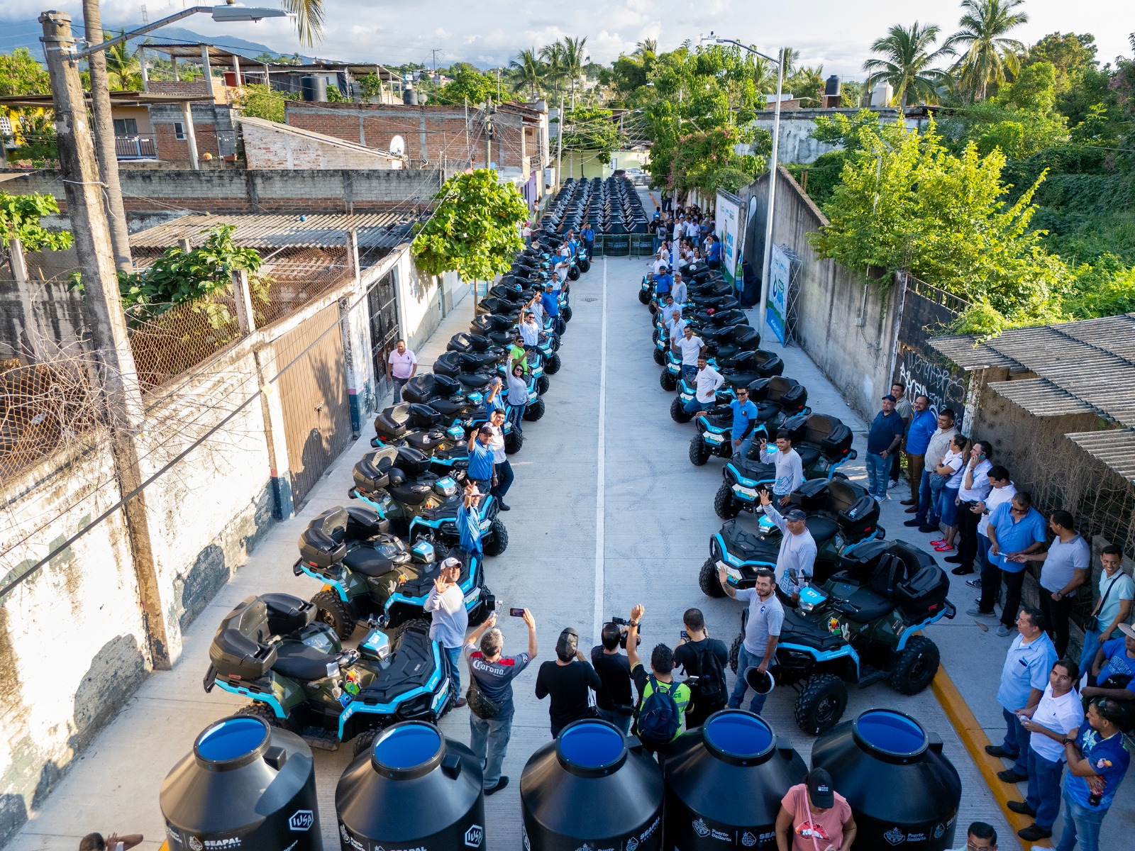 Entrega alcalde 30 motocicletas a SEAPAL para fortalecer trabajo en campo