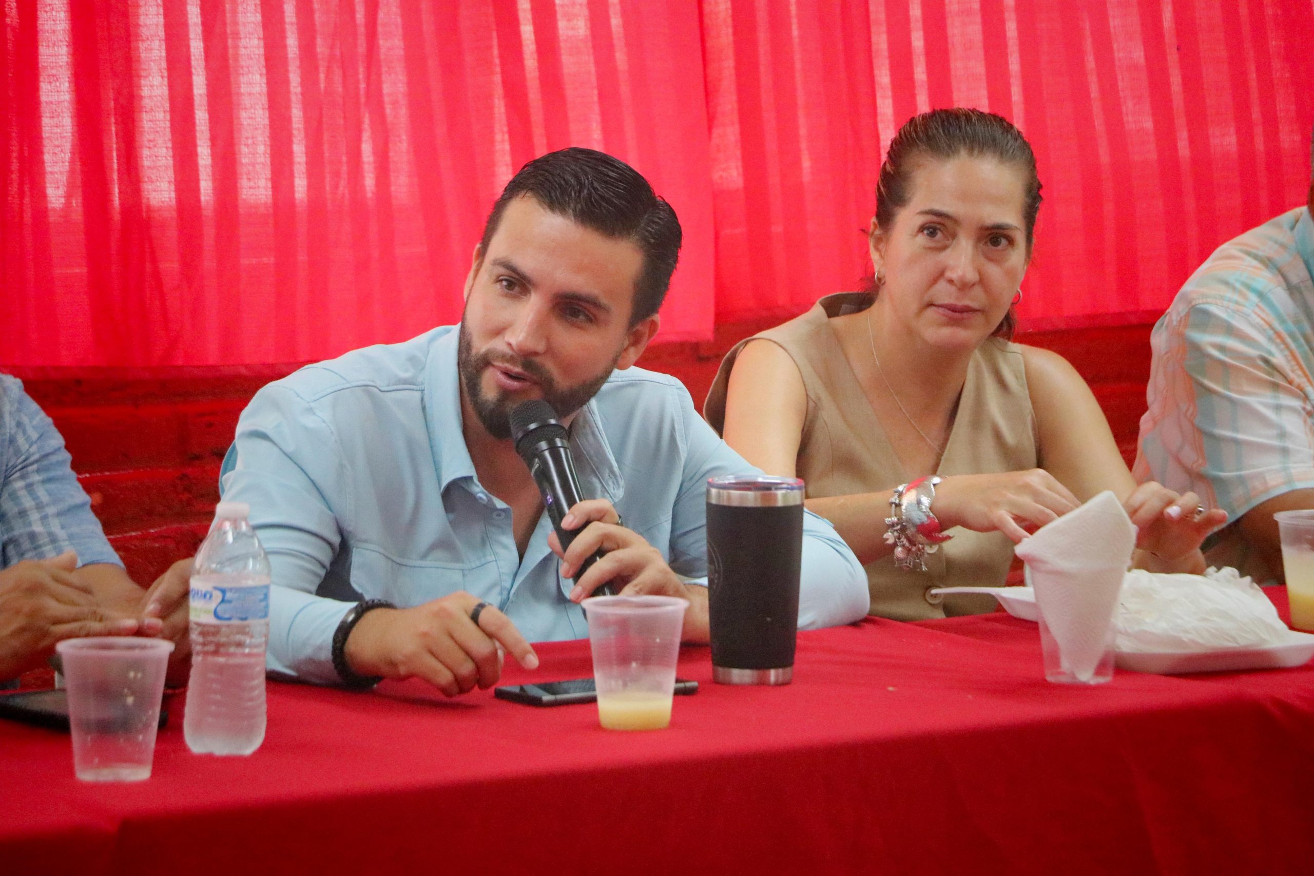 A un año de gobierno, Luis Munguía es reconocido por su apoyo a la educación