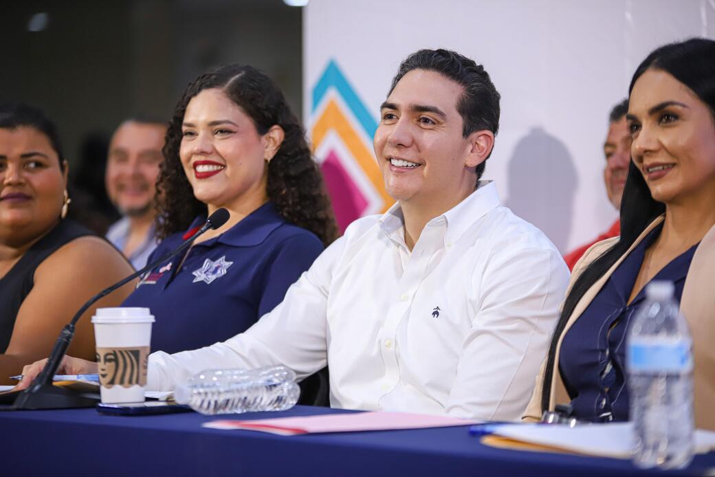 Héctor Santana destaca obras, educación y apoyo social en su más reciente Rendición de Cuentas