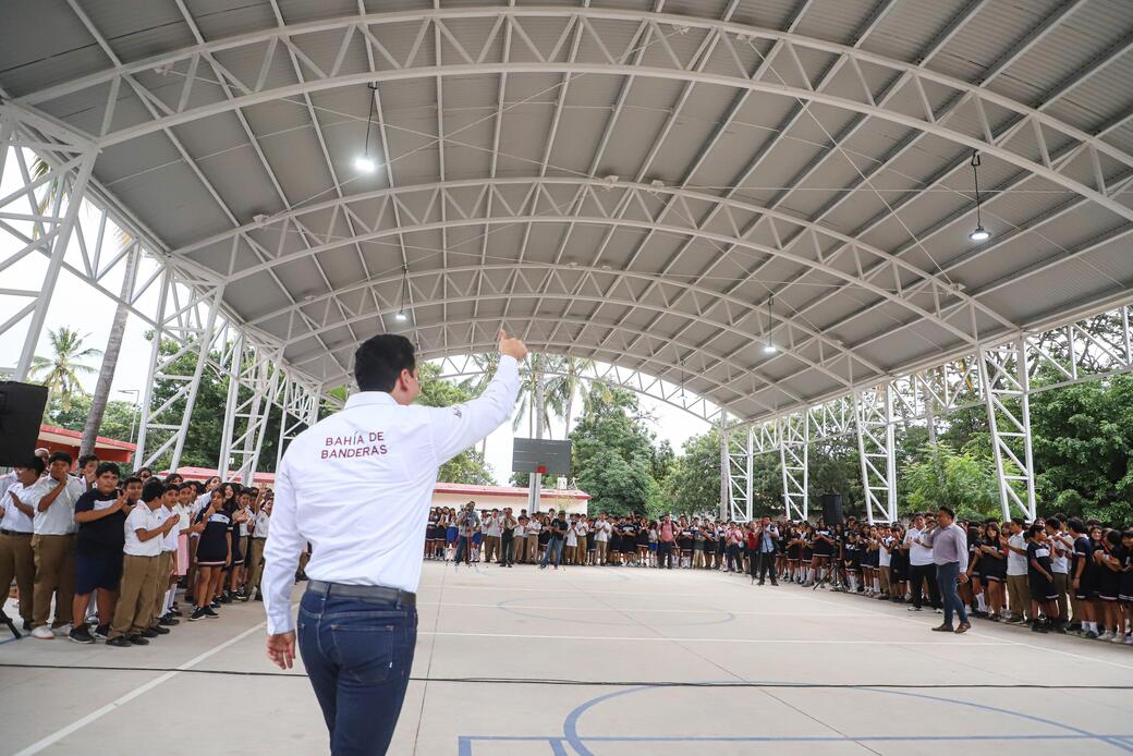 Héctor Santana cumple compromiso con la educación y fortalece la infraestructura educativa con nueva techumbre