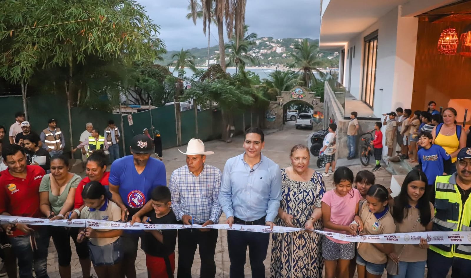 Sayulita avanza con obras de calidad,Héctor Santana inaugura la calle Niños Héroes