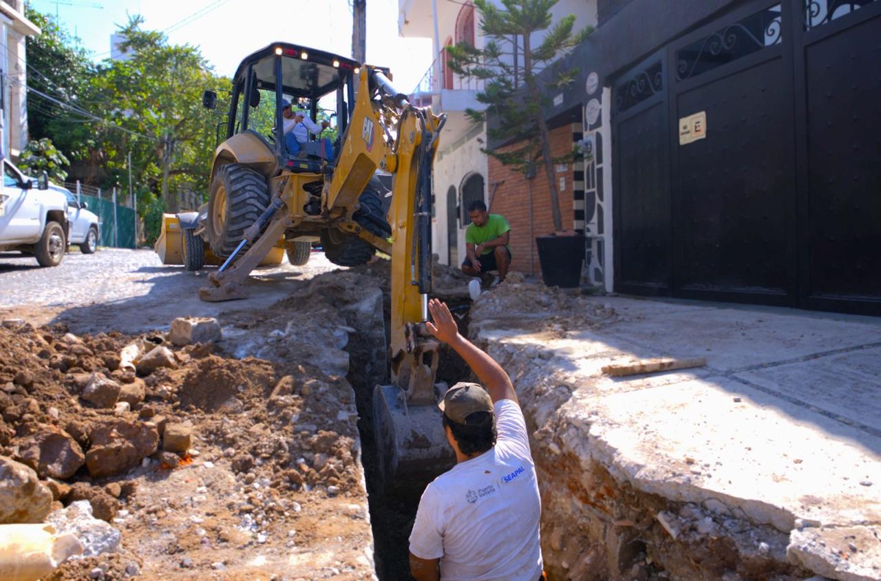Atiende SEAPAL Vallarta fugas de agua potable en la colonia 5 de Diciembre