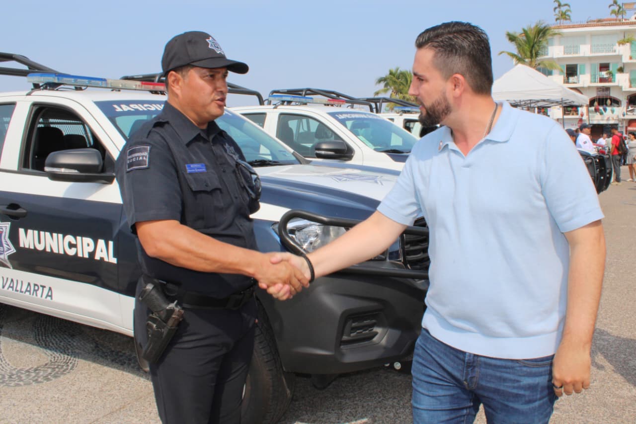Entregan patrullas y dispositivos de seguridad a Vallarta para proteger a las mujeres