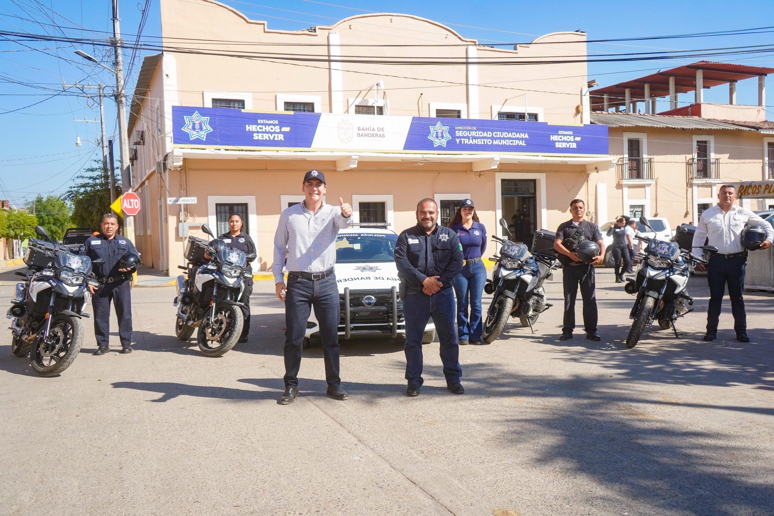 Héctor Santana entregó 14 nuevas patrullas para fortalecer la seguridad en el municipio