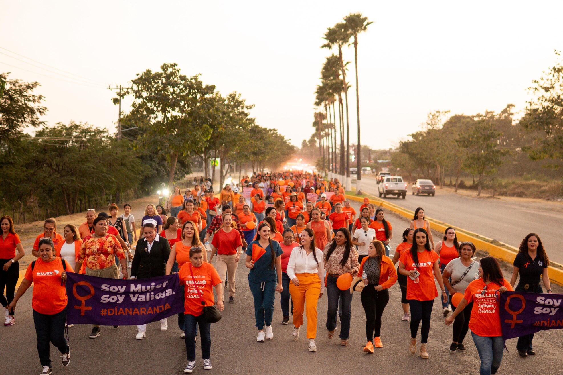 Bahía de Banderas conmemoró el 25N con una marcha histórica y la develación de la escultura, “La Mujer de la Justicia”
