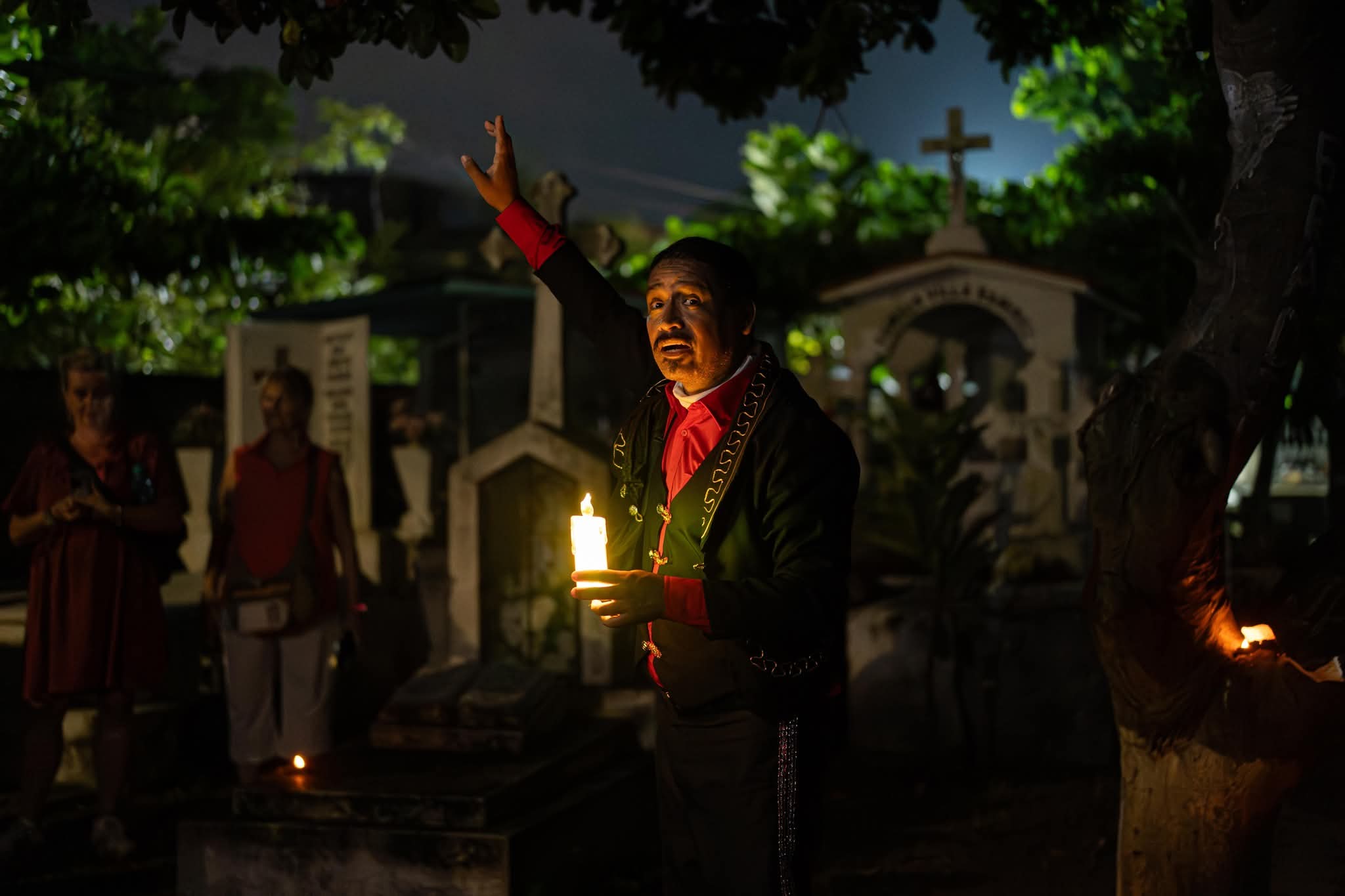 “Voces del Más Allá” y leyendas dieron vida al Panteón 5 de Diciembre