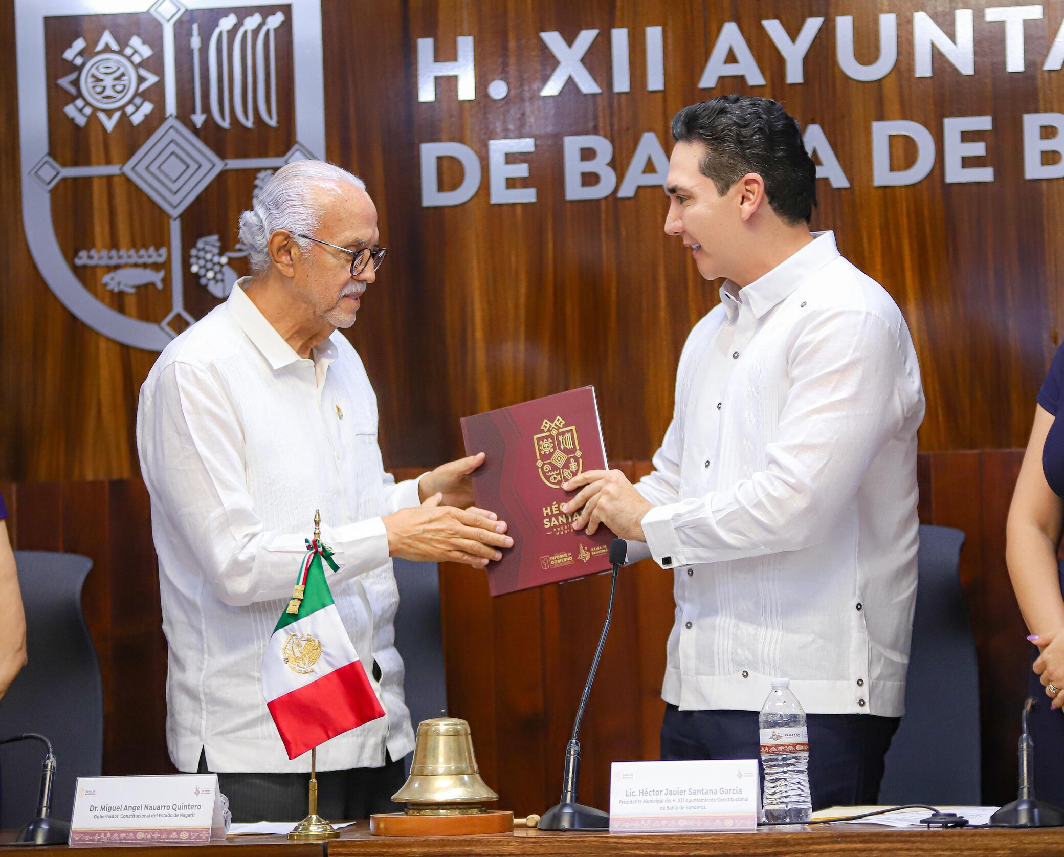 En Sesión de Cabildo, Héctor Santana presentó su Primer Informe de Gobierno