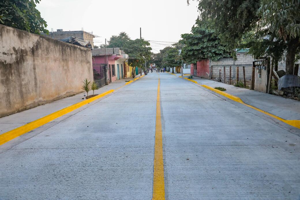 Héctor Santana entrega la calle Girasol en Bucerías, una obra esperada por más de 20 años