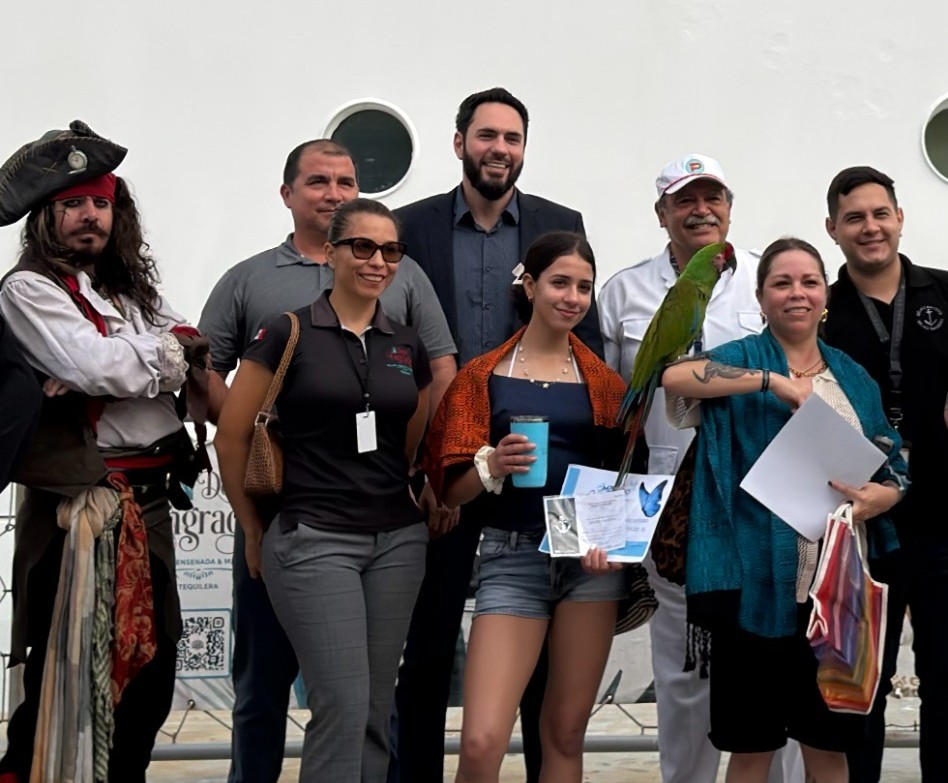 Celebra Munguía la llegada del pasajero un millón del 2025 en crucero