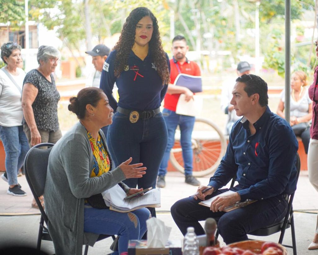 Héctor Santana lleva Audiencia Ciudadana número 55 a Higuera Blanca