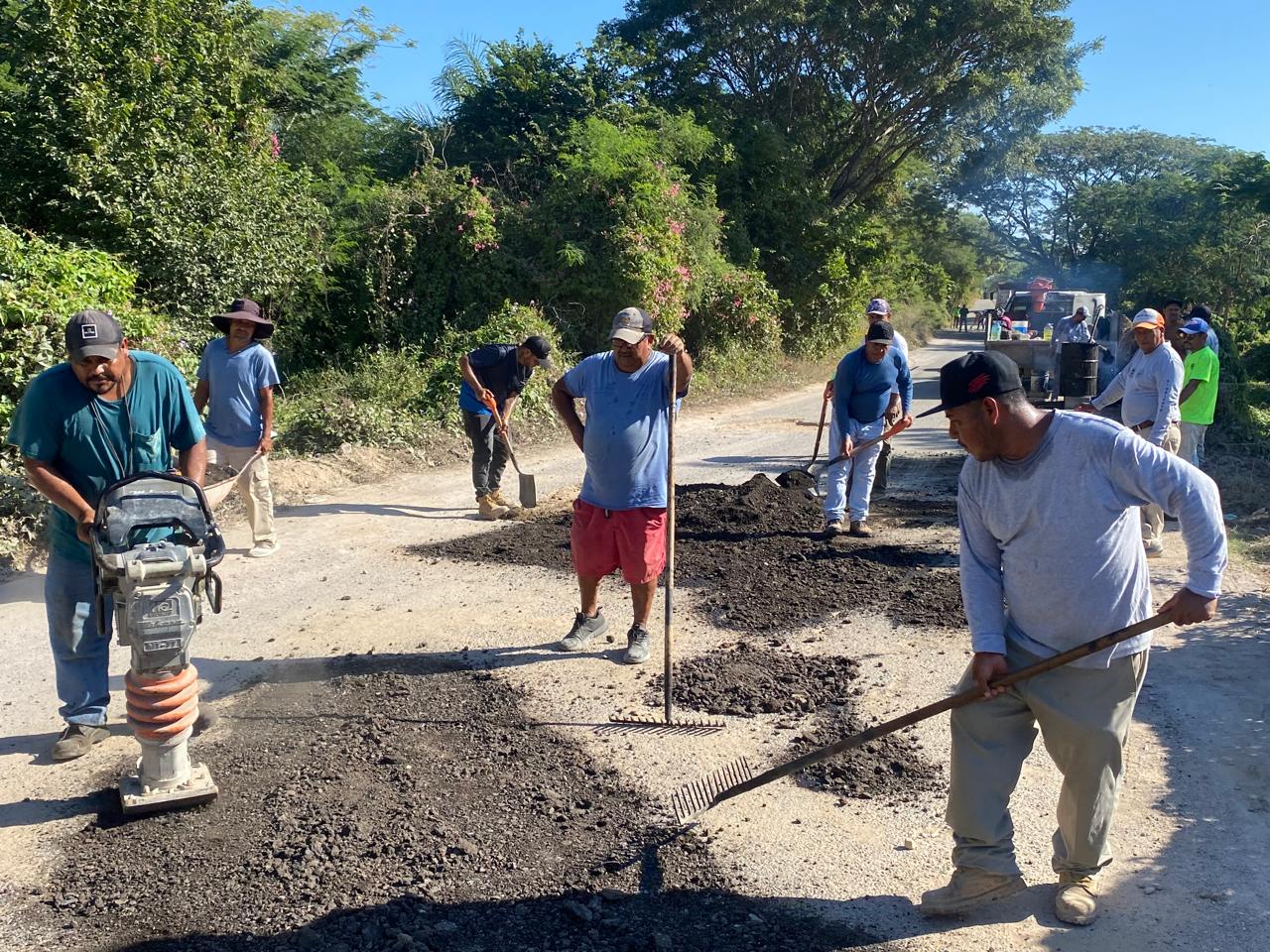 Gobierno del Bien continúa con obras de bacheo en la ciudad