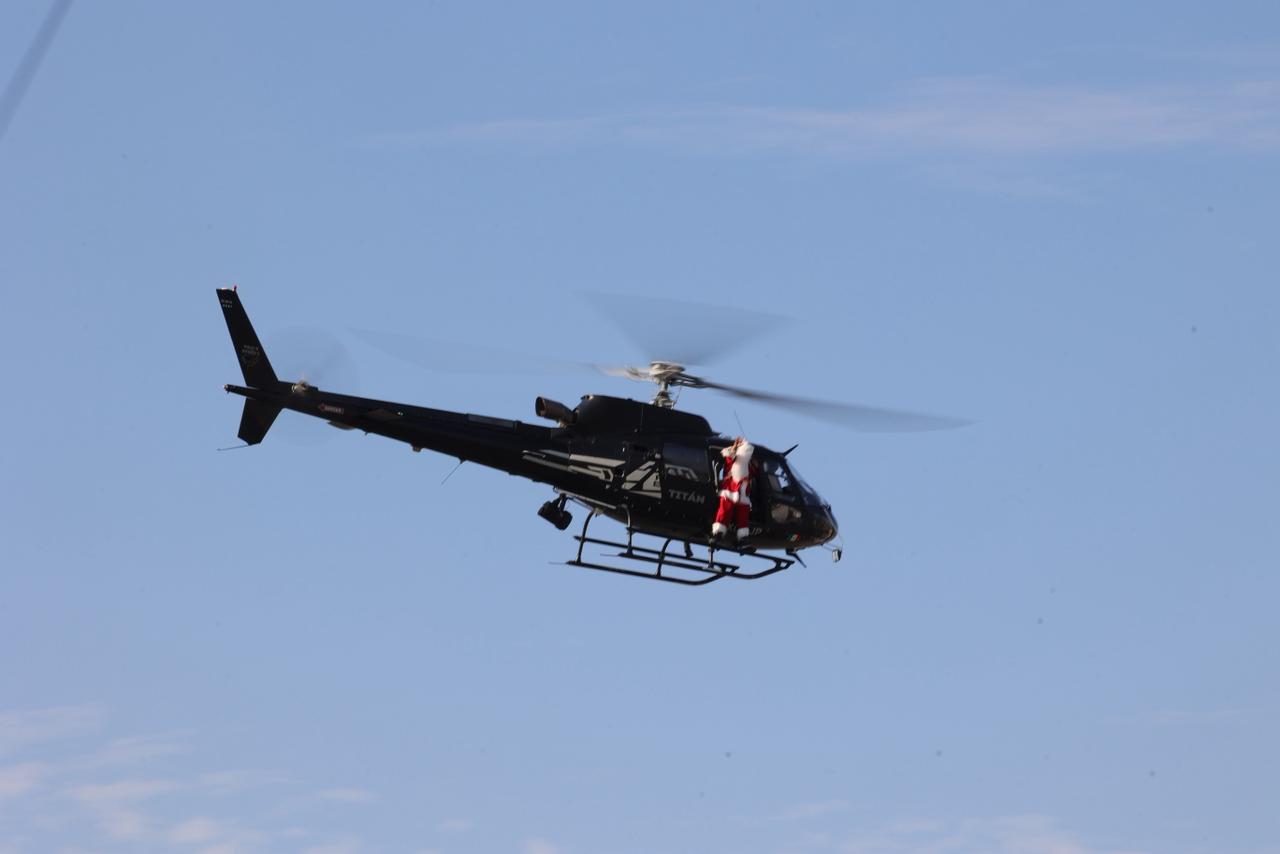 Santa Claus llegó en helicóptero y llena de alegría La Lija con el Operativo NaviDar
