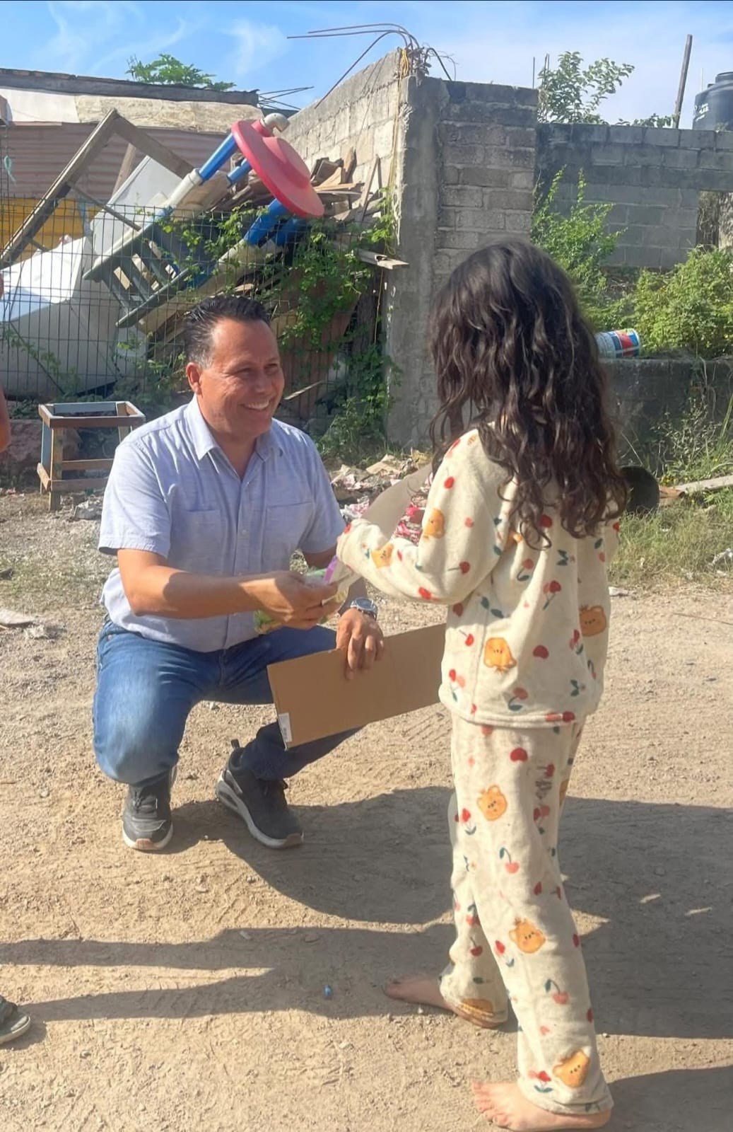 Gobierno del Bien lleva alegría a Llanitos con entrega de 200 juguetes