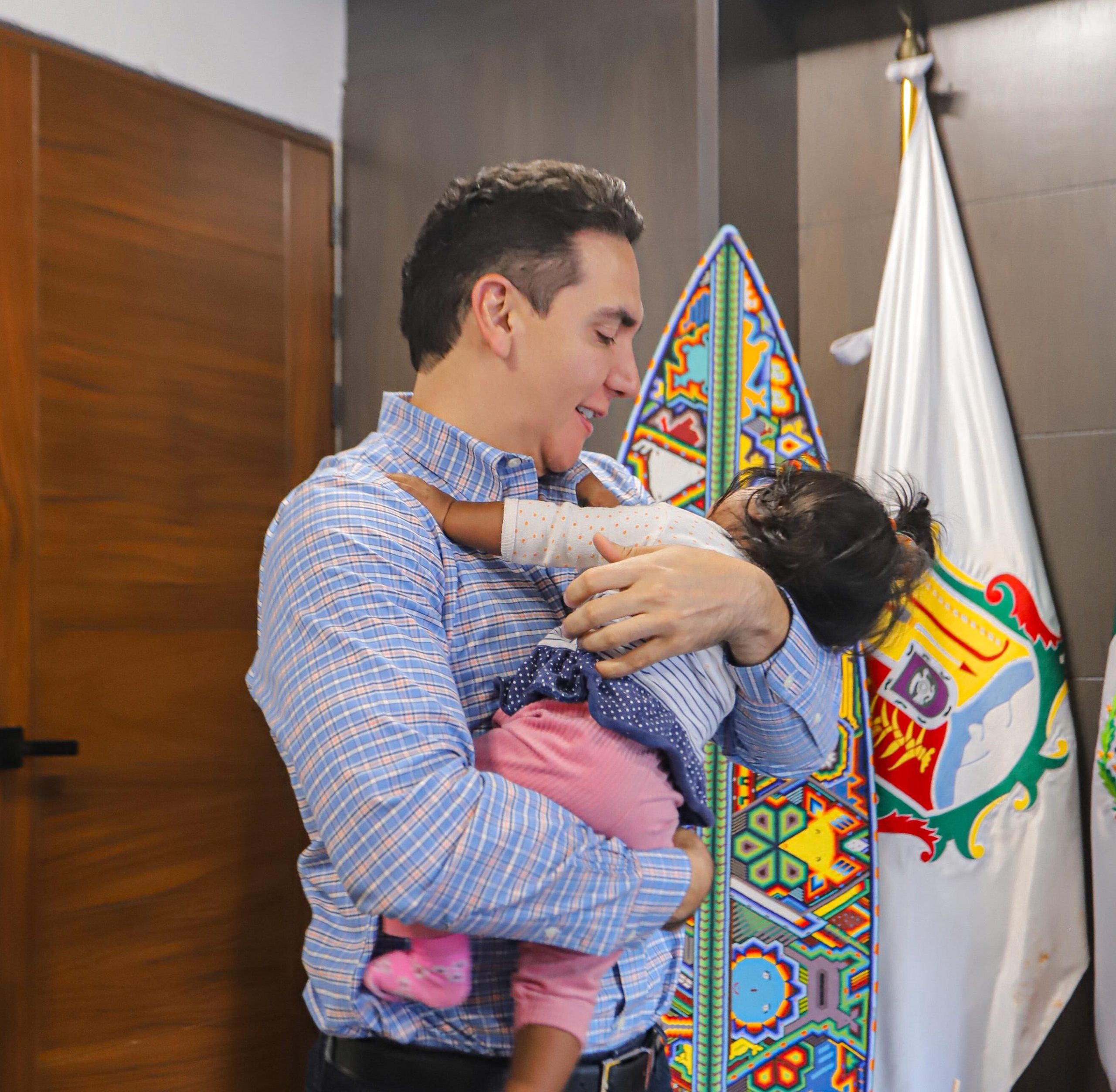 Héctor Santana brindará apoyo económico total a niña que será sometida a cirugía de corazón abierto