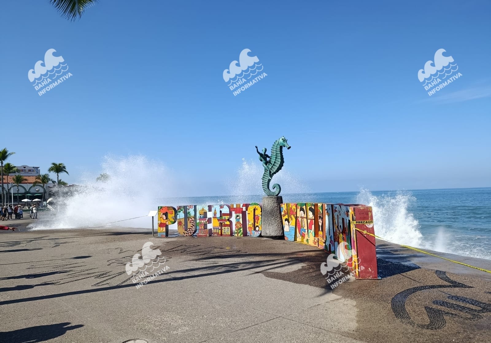 Alerta de Protección Civil por alto oleaje y bandera roja en playas de Puerto Vallarta este fin de semana