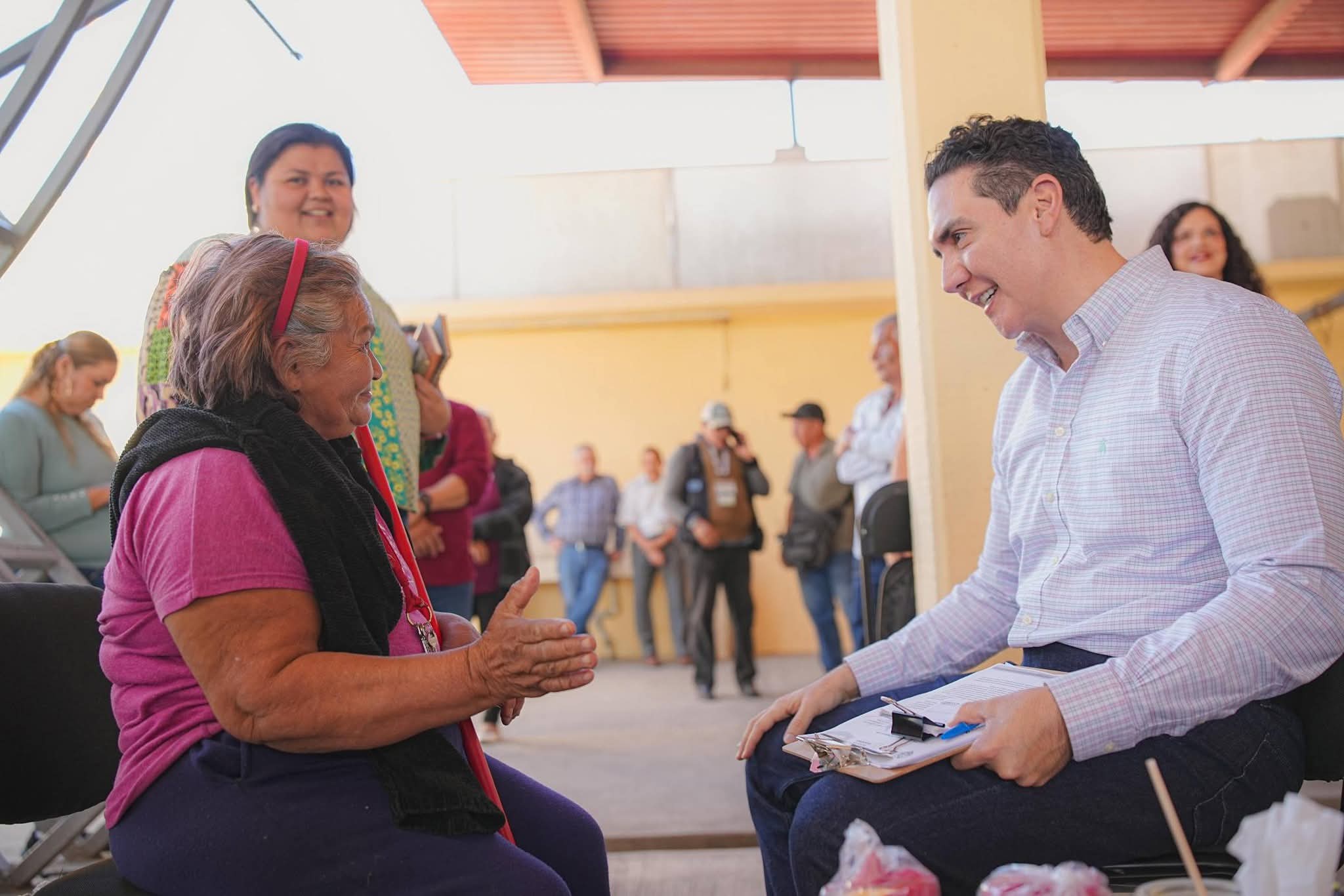 Héctor Santana acerca soluciones a San Vicente con Audiencia Ciudadana