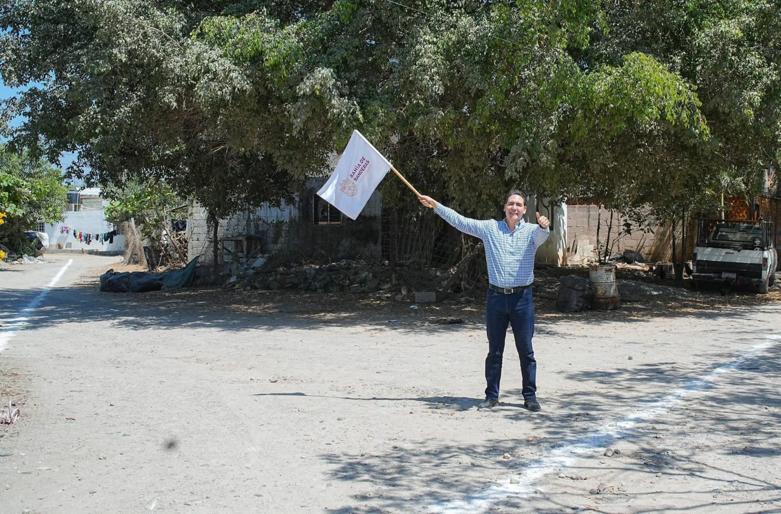 Héctor Santana arranca obra de la calle de ingreso al Fraccionamiento Las Conchas